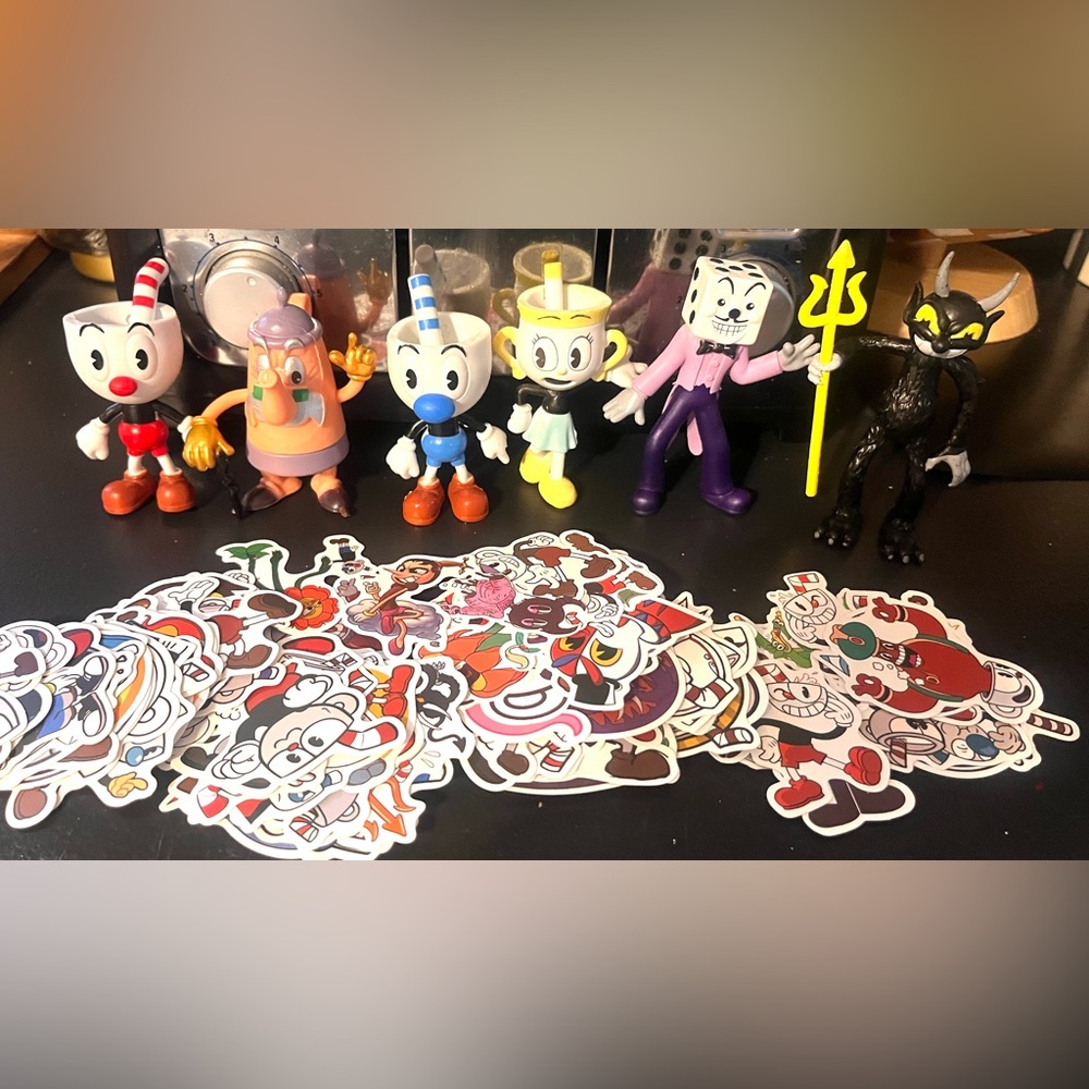 Cuphead Character Figurine Set - Multicolor